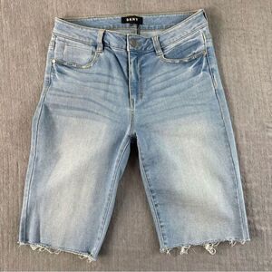 DKNY Women’s Light Wash Denim Bermuda Shorts Women’s Size 28 EUC
